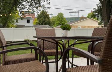 Curly's Quarters (4 Bedroom Home) w/ Lambeau view - Foto 23