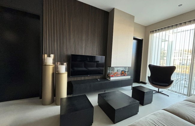 Chic Family Villa With Play Area - Photo 16