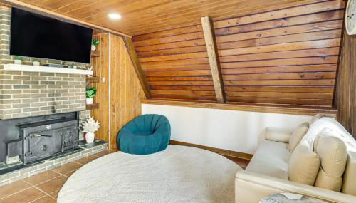 Hot Tub, Fire Pit and Patio A-Frame Stafford Cabin - Foto 4