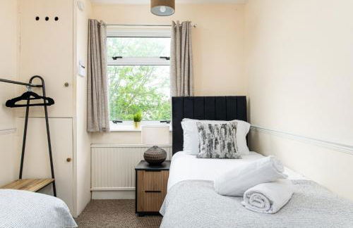 NEW Business & Long Stays- Sleeps7-by FabAccommodation - Foto 15