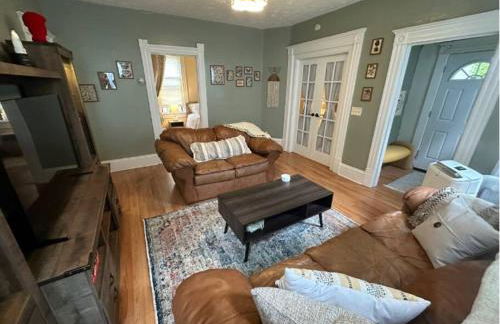 Charming 2BR Home with Office - Photo 1