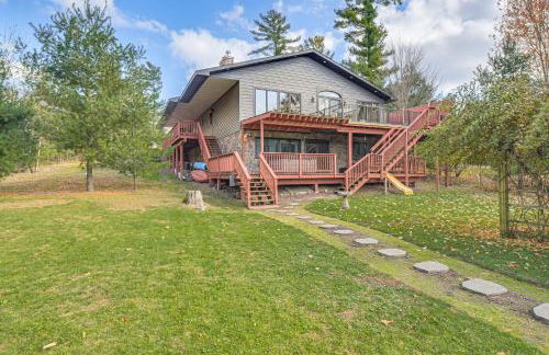 Pet Friendly with Game Room, Hot Tub and Private Dock! - Foto 38