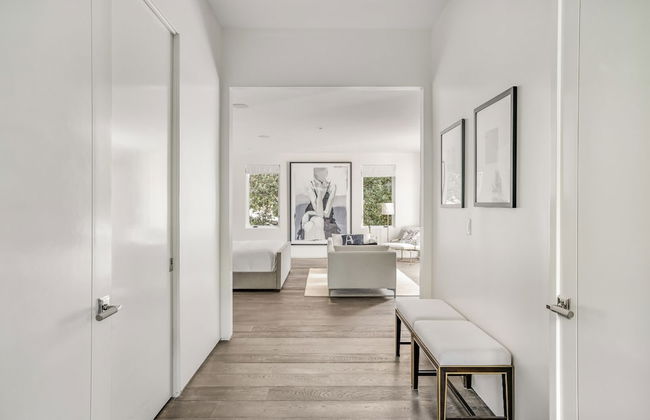 Laurel Canyon - Photo 2