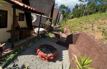 Chalé Romântico Salesópolis - banheira de hidromassagem e condomínio resort - Foto 25