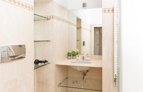 ArtStay - Exclusive Apt, Free Parking, Metro, Tram - Foto 15