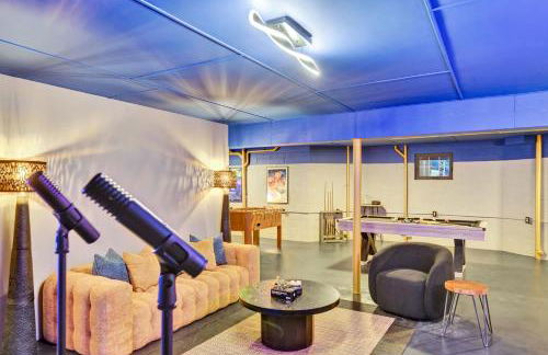 Lux Retreat with Indoor Swim Spa Game Lounge Theater Hot Tub Sauna - Foto 16