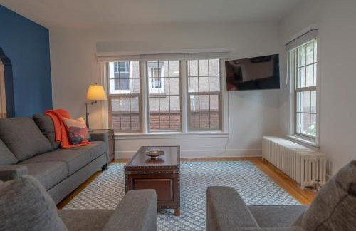 Parkside Escape South Hill w Private ADU - Photo 2