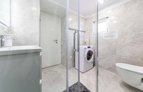 Awesome Home In Lecevica - Foto 44