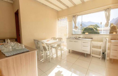 Apto com Wi-fi, garagem e vista das montanhas - Foto 2