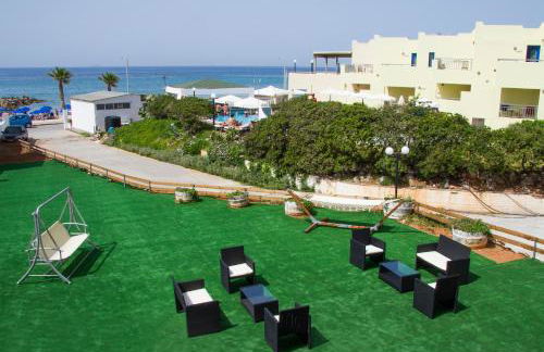 white house by the sea - Photo 42