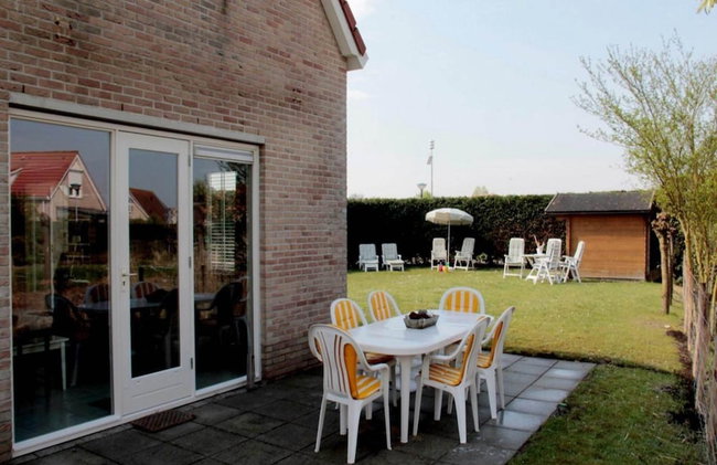 Appealing Bungalow With Garden - Photo 1