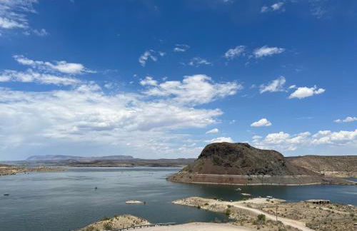 SPACE CASTLE: a 1950s Gas Station transformed into an Art Themed Wonderland - Foto 38