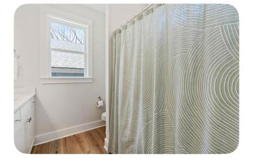 Brand New 3 Bed 3 Bath Modern Home in Downtown - Foto 21