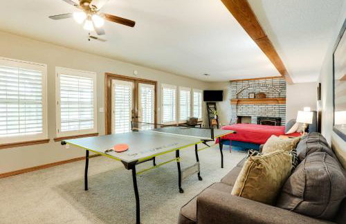 Spacious Home on Beaver Lake with Deck and Fire Pit! - Foto 12