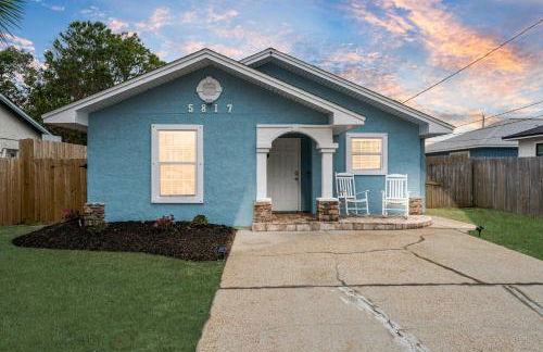 March Sale! Walk to Beach - Large Private Yard - Fire Pit - Dog Friendly - Foto 23