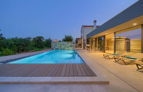 Luxury Jerini Estate - Photo 79