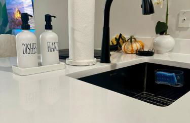 Beautiful Arlington Apartment with Pool & Parking! - Foto 29