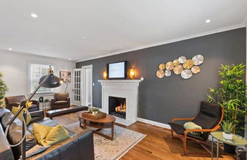 Massive 5BR Historic CozySuites House - Foto 1