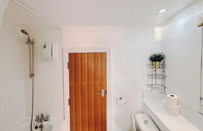 Beautiful 2-bed Apartment in London - Photo 17