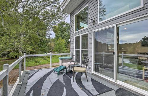 Waterfront Greenwood Getaway with Deck and Grill! - Foto 16