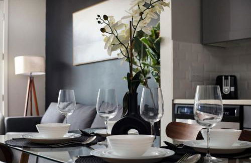 Chic 1BR w Gym & Parking Near Rvrwalk & Dome - Foto 58