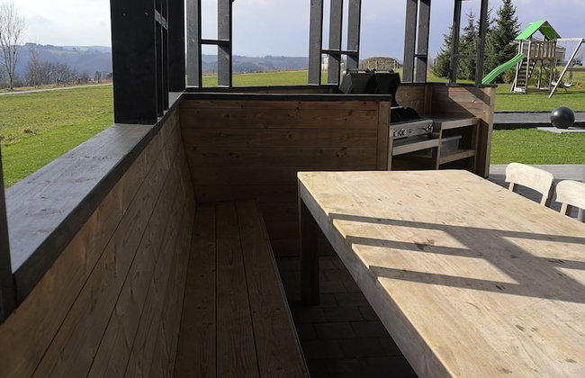 Beautiful, Luxury Home with Sauna, Hot Tub, Private Bathrooms - Photo 15