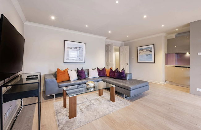 Beautiful 3-bed in the Heart of London With Parking-hosted by Sweetstay - Photo 11
