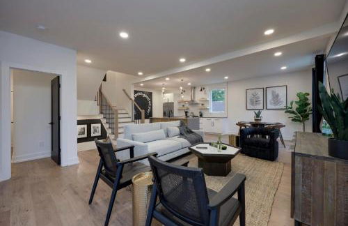 Skyline Luxury - Rooftop Deck- King Suites-Garage - Foto 4