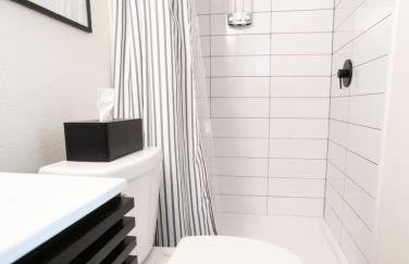 Moody and Bright - Peaceful St less than 5 min to the Action - Foto 9