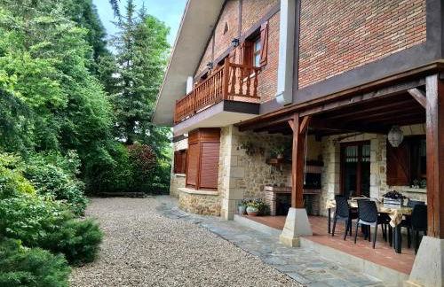 Caserio Arrigorri excelente ubicación jardín con BBQ perfecto para grupos - Foto 19