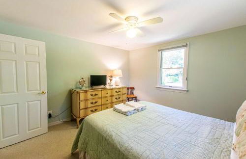 Spacious Home w Finished Game Room - Foto 14