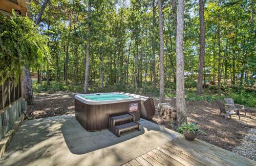 Stunning Cabin Getaway with Private Hot Tub! - Foto 27