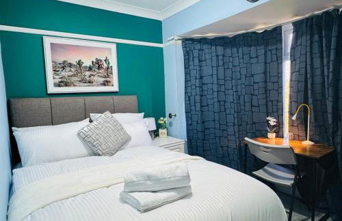 Modern 4BR House with Parking, 8 Mins to Gatwick Airport - Foto 41