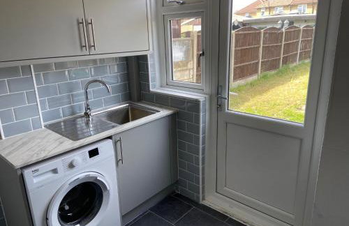2 Bedroom Home Near Tube Station Easy London Access Peeams Abode - Foto 4