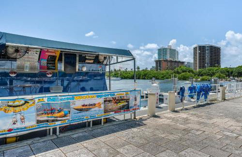 Breathtaking Direct Bay Views 2 bedroom condo with parking - Foto 47