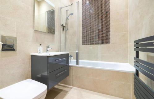 2 Bed, parking, 22mins-Central London, 15mins-LHR - Photo 5