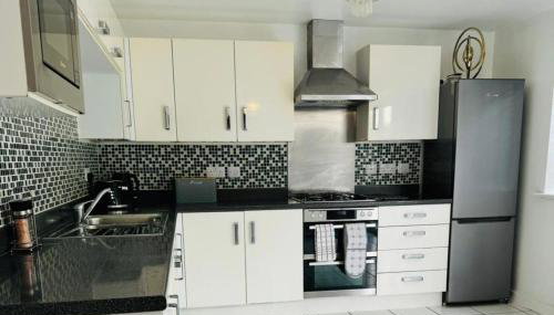 House - Sleeps 8 - Parking - Garden - Foto 4