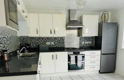 House - Sleeps 8 - Parking - Garden - Foto 4