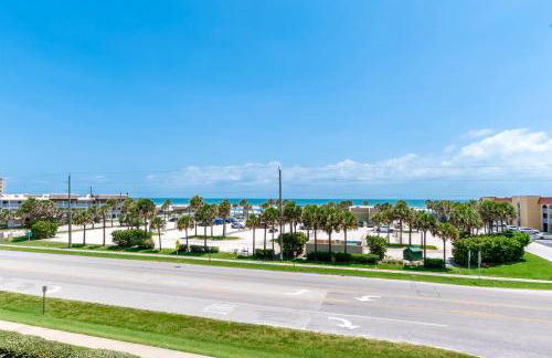 Stunning Ocean Views STEPS from the Beach with Pool! Fabulous 4th Floor Studio! - Foto 21