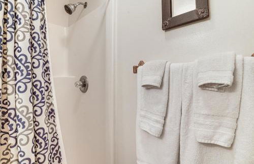 Cabin with Deck and Screened-In Porch in New Market! - Foto 22