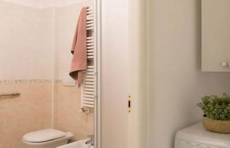 Elegante bilocale con vista mare e parcheggio - Foto 14