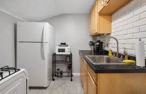 Great Location! 2BR - King Bed - Private Laundry - Foto 8