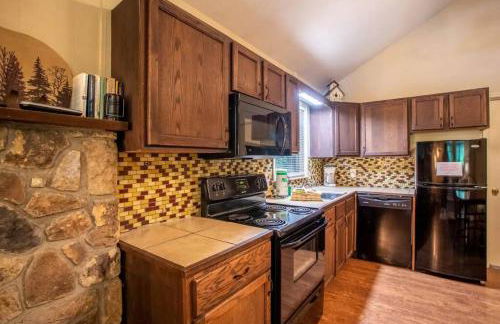 Rustic Mountain Cabin on River with Fireplace - Foto 8