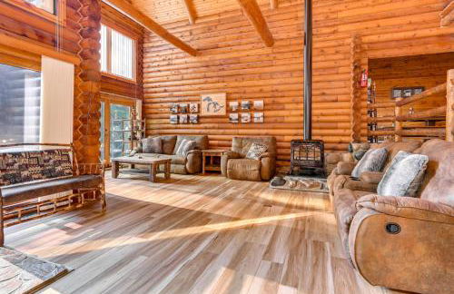 Magical Metamora Cottage with Fire Pit, Pond, Deck! - Foto 4