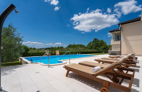 VILLA BEYBE with Jacuzzi, large private pool 50m2, BBQ,free WIFI, 3 bedrooms - Foto 3