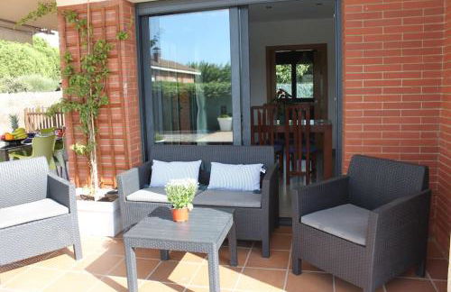 Villa Mediterránea con Cinco Dormitorios y Piscina - Foto 6