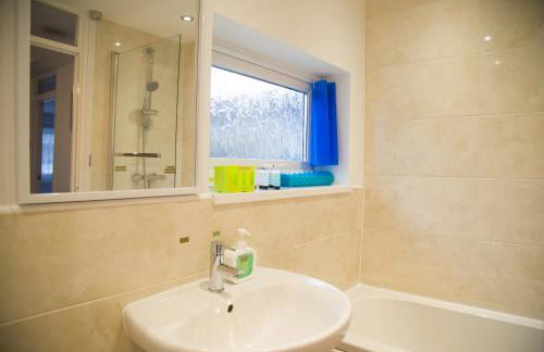 Lucky Home - Ideal for Trade, Consultants & Family - Near Alton Towers, 3 Bedrooms - 4 Beds - Max 5 Guests - Foto 24