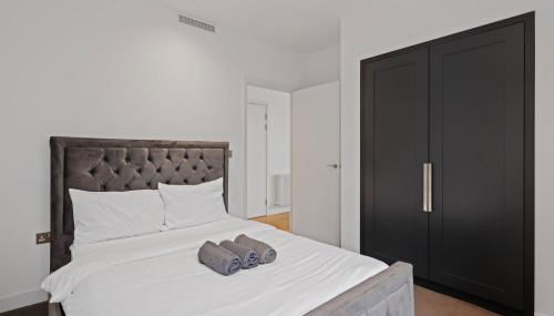 Canning Town 2 Bed Cityside - Foto 5, towels, wardrobe