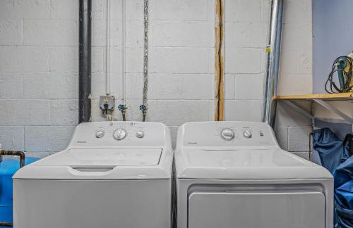 Chesnutt Cabin - Riverfront, Fire Pit, Game Room, Wifi, Screen Porch, View, King Bed - Foto 32