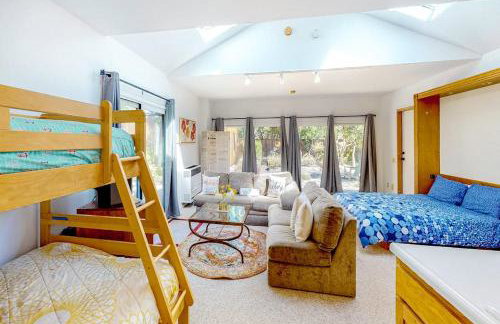 Urban Escape Compound - Photo 21